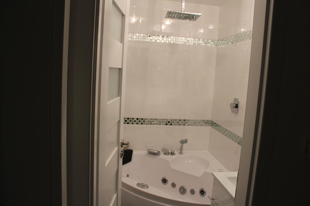 Apartman Relax So Saunou A Jakuzzi Namestovo Ruang foto